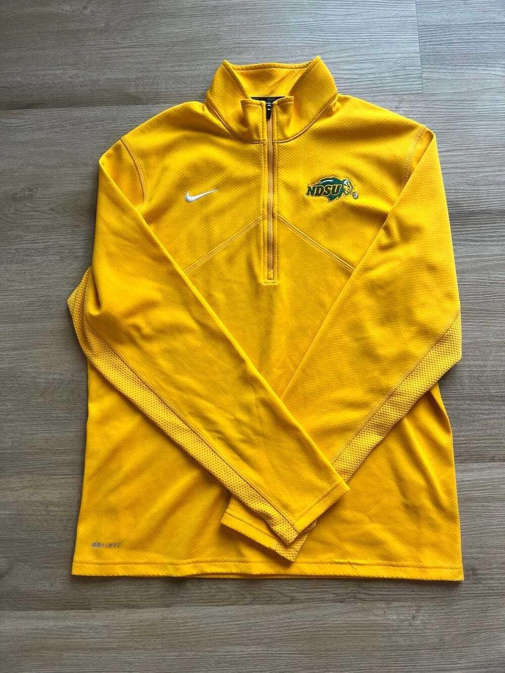 Nike, Dri Fit NDSU North Dakota State, Bisons, 1/4 Zip Pullover, Yellow, M